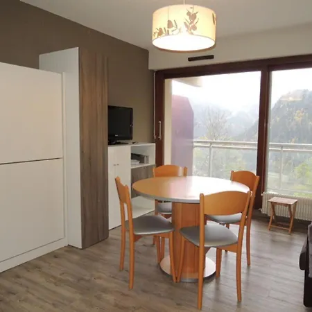 Lumineux Avec Balcon Et Parking, Animaux Acceptes